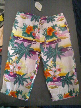 Womens Medium Woolrich Tropical Print Capri Pants-Good Condition